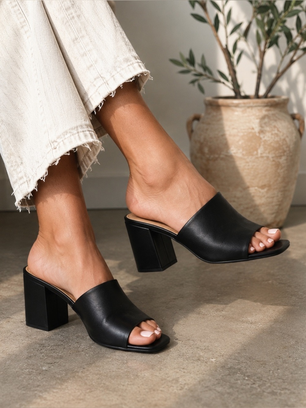 Adrienne Vittadini Black Block Heel Mule Sandals Women’s Size 8 Minimalist